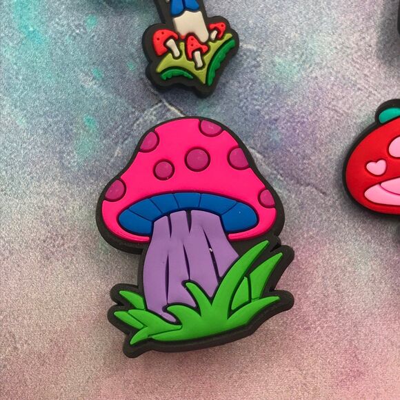 Mushroom Shoe Charm Set - Picture 5 of 7